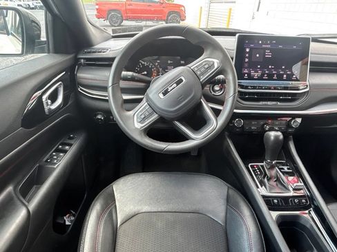 Used 2024 Jeep Compass Trailhawk AWD/4WD image 3