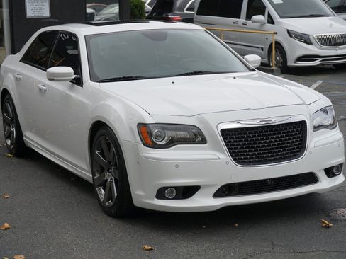Used 2014 Chrysler 300 SRT8 w/ Leather Interior Group RWD image 6
