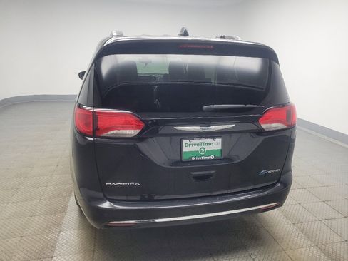Used 2018 Chrysler Pacifica Touring-L image 6