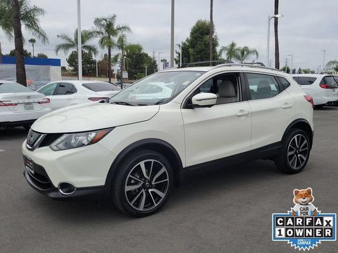 Used 2019 Nissan Rogue Sport SL FWD image 2