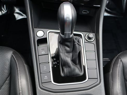 Used 2019 Volkswagen Jetta SEL Premium image 23