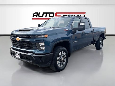 Used 2025 Chevrolet Silverado 2500 Custom w/ Custom Value Package image 3