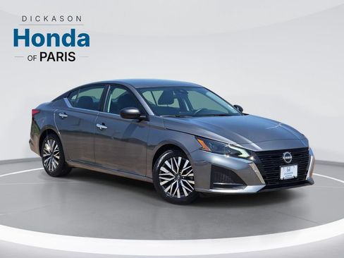 Used 2025 Nissan Altima 2.5 SV FWD image 3