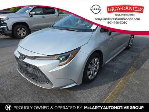 Used 2022 Toyota Corolla LE FWD image 1