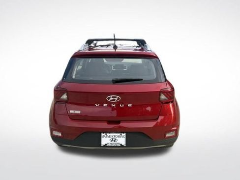 Used 2024 Hyundai Venue Limited FWD image 4