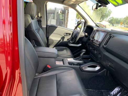 Used 2024 Nissan Frontier SL w/ Technology Package image 12