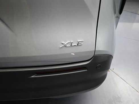 Used 2025 Toyota Sienna XLE FWD image 5