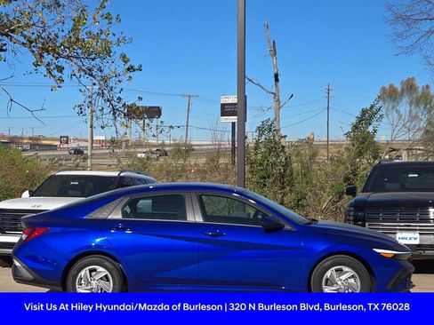 New 2026 Hyundai Elantra SE image 3