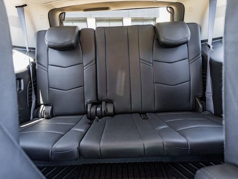 Used 2018 Cadillac Escalade Luxury AWD/4WD image 43