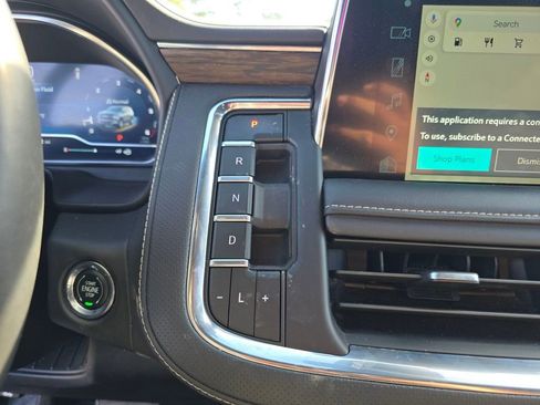 Used 2023 Chevrolet Suburban Premier image 23