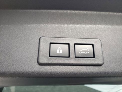 Used 2022 Subaru Ascent Limited w/ Popular Package #4 AWD/4WD image 9