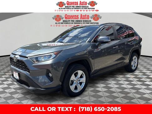 Used 2019 Toyota RAV4 XLE FWD image 2