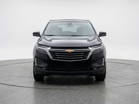 Used 2025 Chevrolet Equinox LT image 2