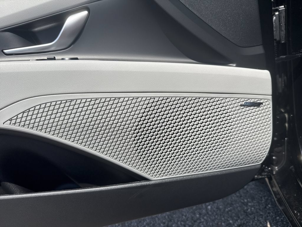 New 2026 Hyundai Elantra Limited FWD image 17