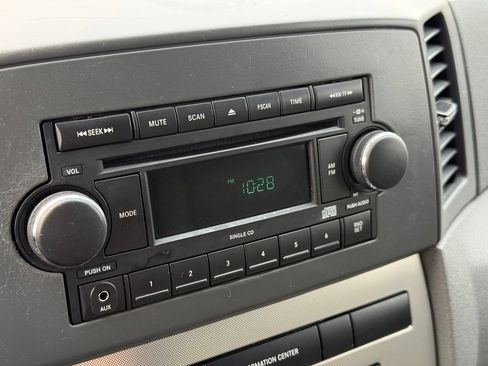 Used 2007 Jeep Grand Cherokee Laredo w/ Cargo Convenience Group AWD/4WD image 19