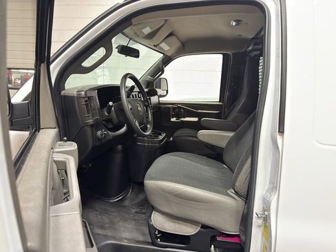Used 2023 Chevrolet Express 2500 w/ Driver Convenience Package image 10