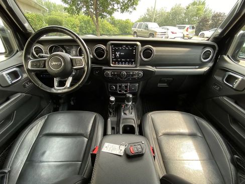 Used 2021 Jeep Wrangler Unlimited Sahara w/ Cold Weather Group AWD/4WD image 13