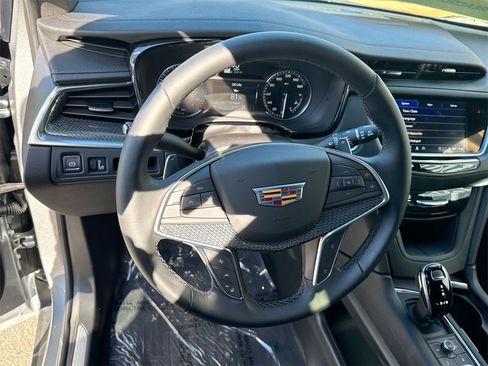 Used 2025 Cadillac XT5 Sportv w/ LPO, Floor Liner Package image 16