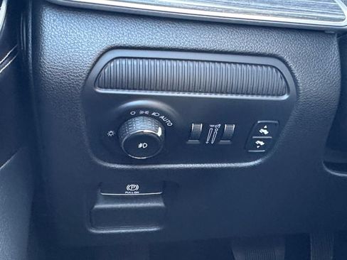 Used 2024 Jeep Wagoneer L Series II w/ Flexible Seating Group AWD/4WD image 15