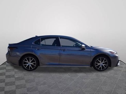 Used 2024 Toyota Camry SE image 4