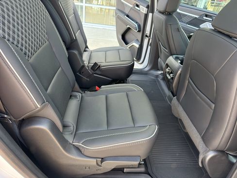 Used 2025 GMC Acadia Denali w/ Super Cruise Package FWD image 32