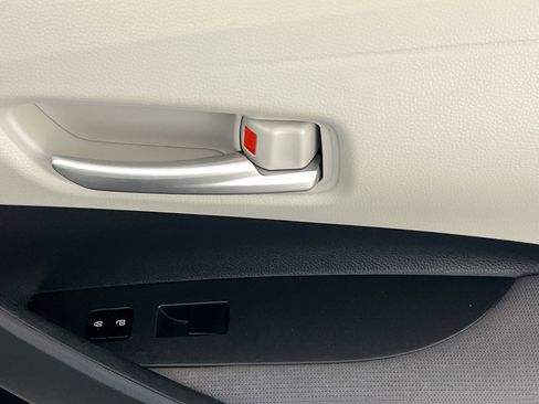 Used 2020 Toyota Corolla LE image 31