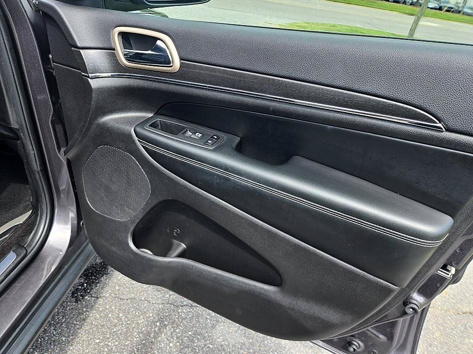 Used 2017 Jeep Grand Cherokee Limited AWD/4WD image 20