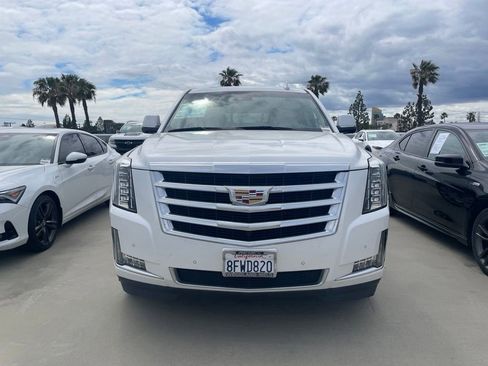 Used 2019 Cadillac Escalade Luxury RWD image 6