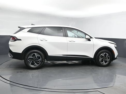 Used 2023 Kia Sportage LX AWD/4WD image 3