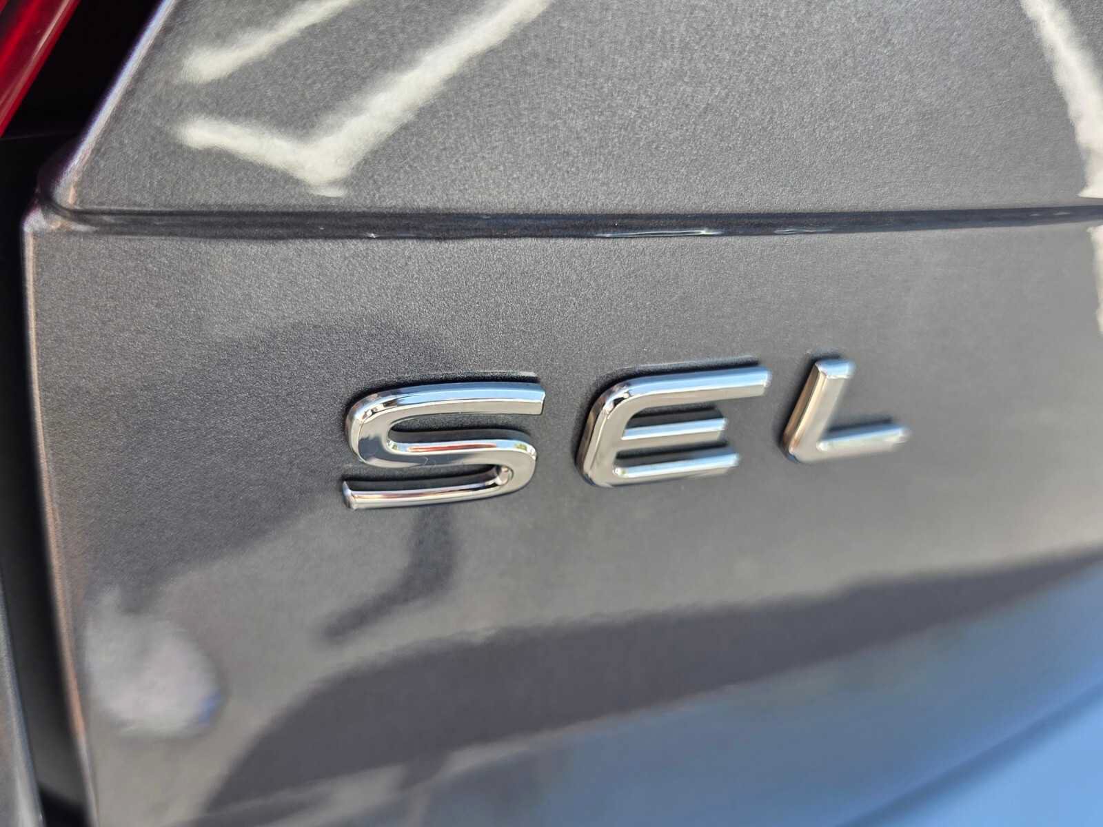 Used 2022 Volkswagen Tiguan SEL R-Line AWD/4WD image 16