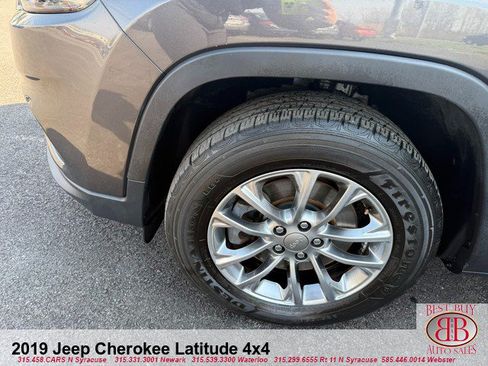 Used 2019 Jeep Cherokee Latitude Plus AWD/4WD image 18