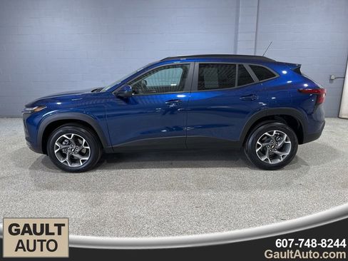 Used 2024 Chevrolet Trax LT w/ Driver Confidence Package image 5