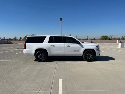 Used 2020 Chevrolet Suburban LT image 4
