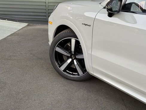 New 2025 Porsche Cayenne Turbo image 12