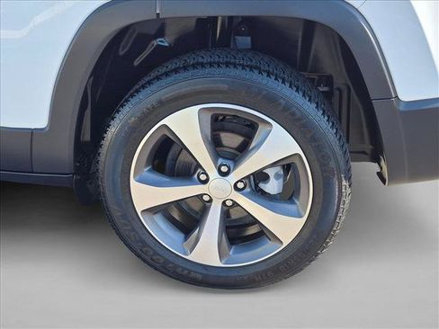 Used 2020 Jeep Cherokee Limited FWD image 21