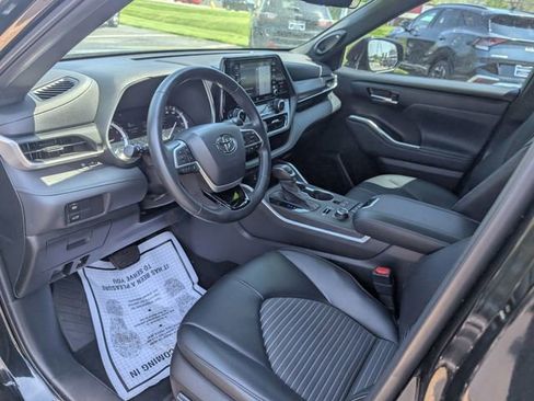 Used 2022 Toyota Highlander XSE AWD/4WD image 12