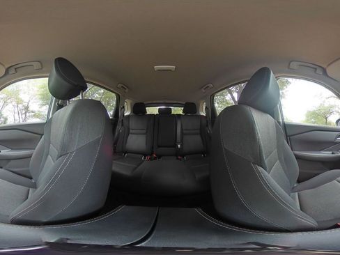 Used 2025 Nissan Rogue SV image 39