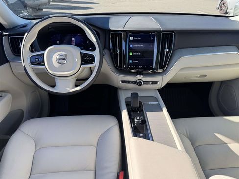 Used 2023 Volvo XC60 B5 Plus image 11