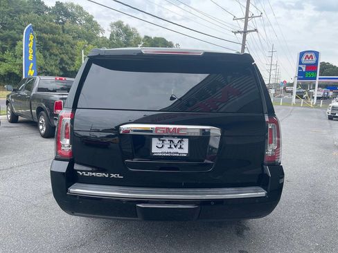 Used 2015 GMC Yukon XL Denali w/ Premium Package image 7