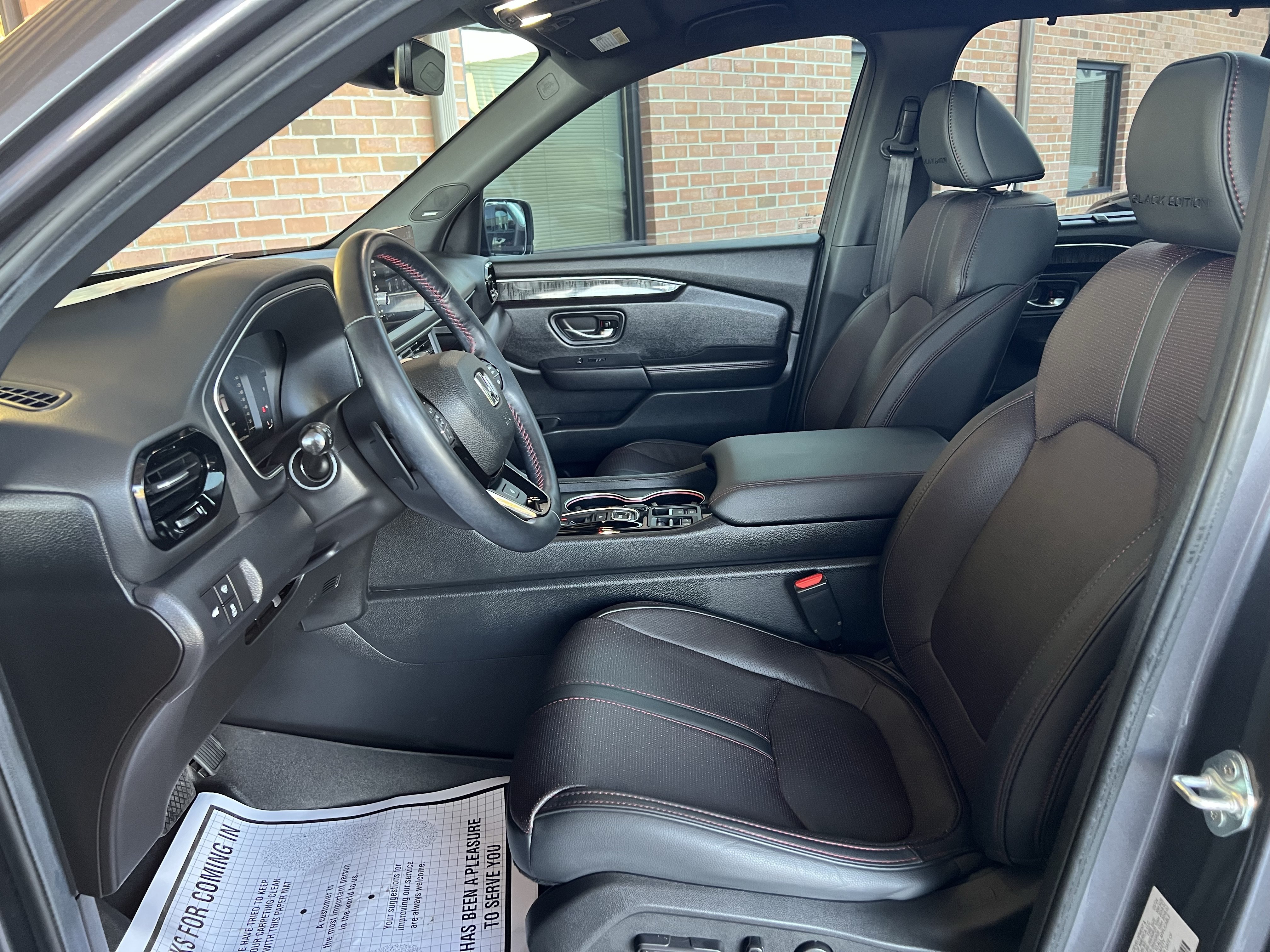 Used 2025 Honda Pilot Black Edition image 16