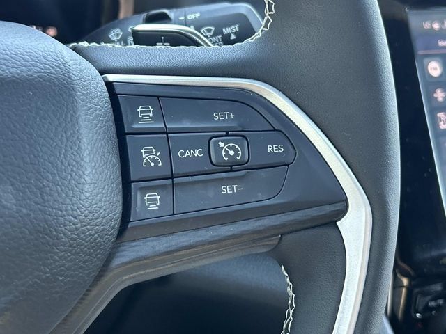 Used 2023 Jeep Grand Cherokee Altitude AWD/4WD image 21