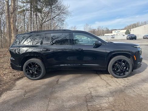 Used 2024 Chevrolet Traverse RS w/ LPO, Floor Liner Package image 4