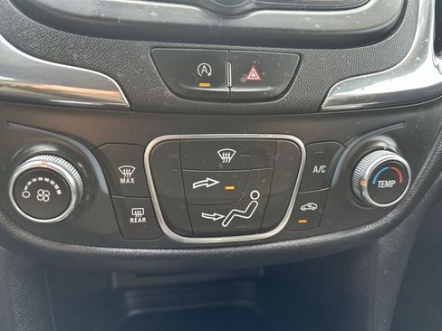 Used 2022 Chevrolet Equinox LT image 18