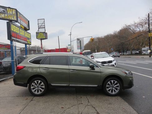 Used 2018 Subaru Outback 2.5i Touring image 8