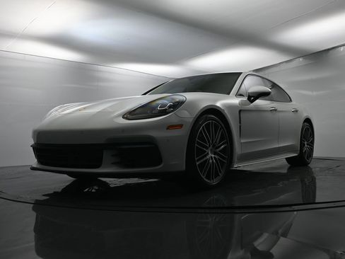 Used 2018 Porsche Panamera 4S image 41