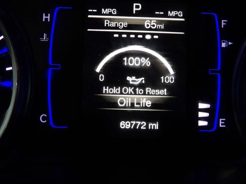 Used 2016 Chrysler 200 Limited w/ Convenience Group image 14