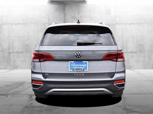 Certified 2022 Volkswagen Taos SE w/ Panoramic Sunroof Package image 6