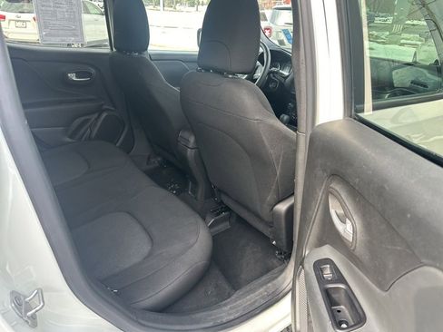 Used 2023 Jeep Renegade Latitude AWD/4WD image 34
