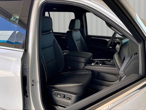 New 2026 Chevrolet Tahoe Premier w/ Sun And Tow Package AWD/4WD image 5