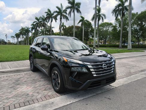 Used 2024 Nissan Rogue SV FWD image 1